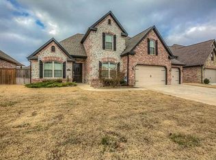 6414 S 41st St, Rogers, AR 72758