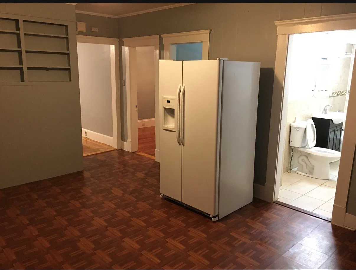 3 bed, 1000 sqft, $2,450 — Photo 2