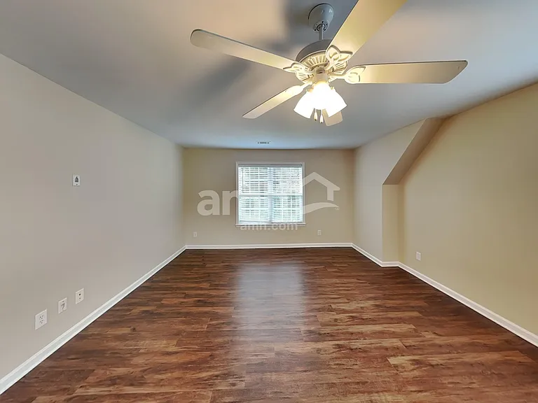 122 Tilton Dr — Photo 7