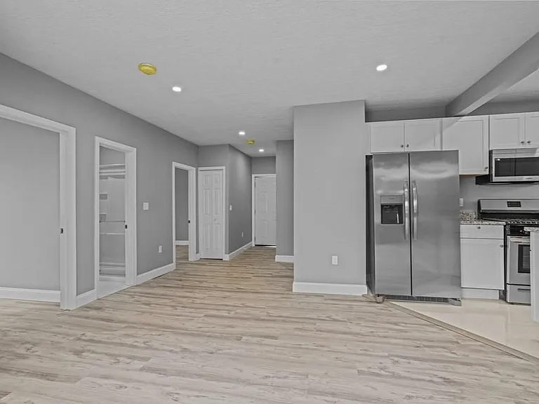 92 Ballard St #3 — Photo 2