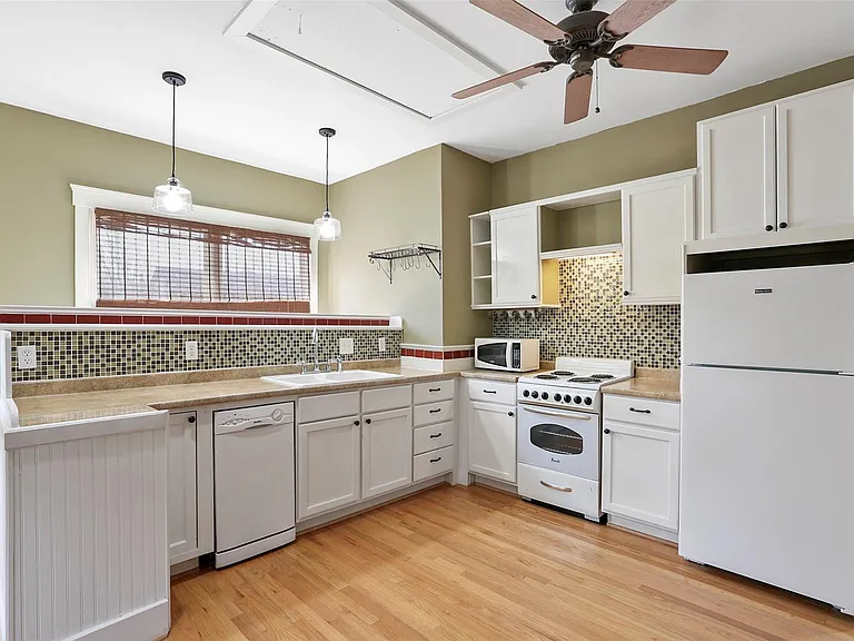 1227 Harvard St #1/2 — Photo 3