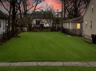 328 E Hayes Ave, Hazel Park, MI 48030