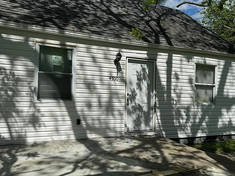 4500 Eichelberger Ave — Photo 1