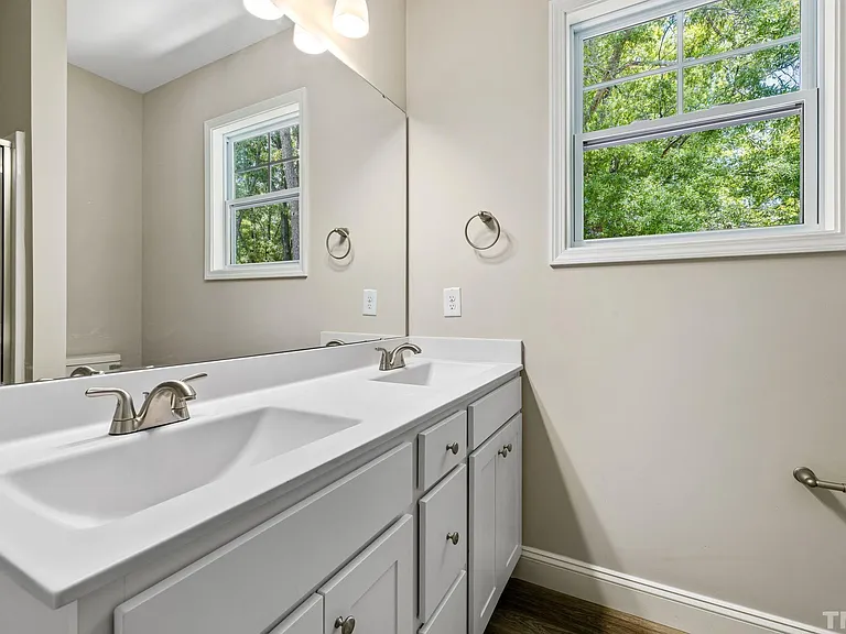 335 E Pine Ave — Photo 17