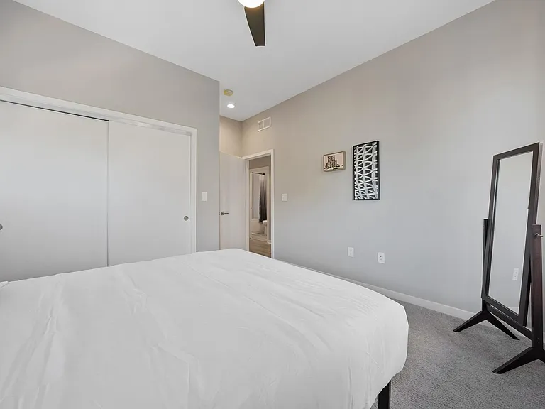 430 Jefferson Ave #203 — Photo 6