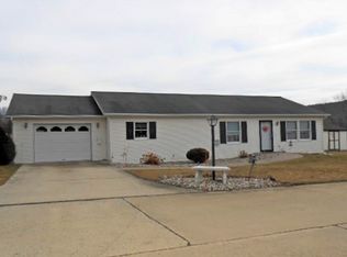 600 Canal Dr, Pine Grove, PA 17963