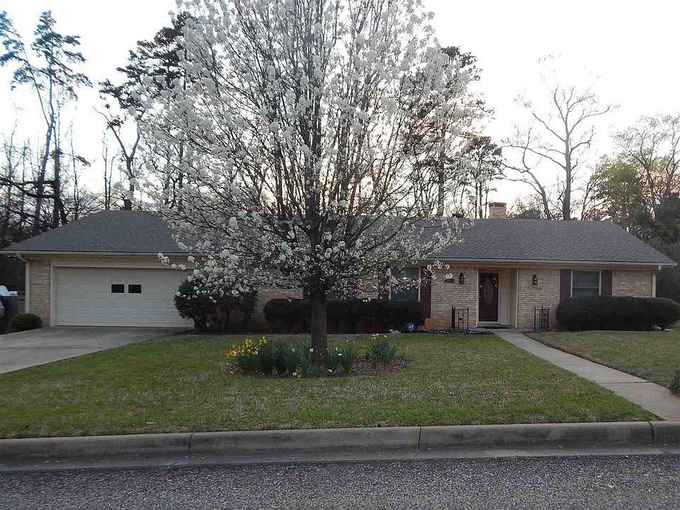 2nd image of 4 Marguerite Dr