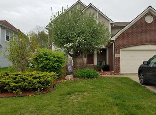 5661 Cedar Ridge Dr, Ann Arbor, MI 48103