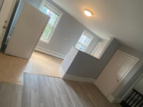 156 Austin St #6, Worcester, MA 01609