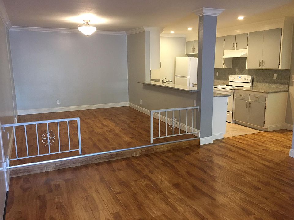 dinning room adjoining kitchen