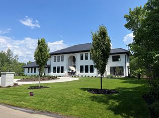 160 Lakeview Ln, Wayzata, MN 55391