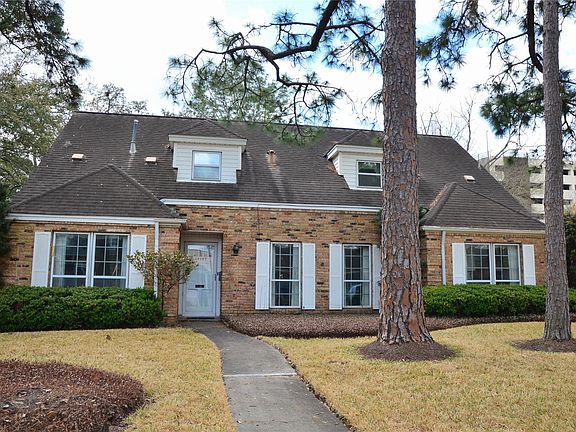3rd image of 12127 Queensbury Ln