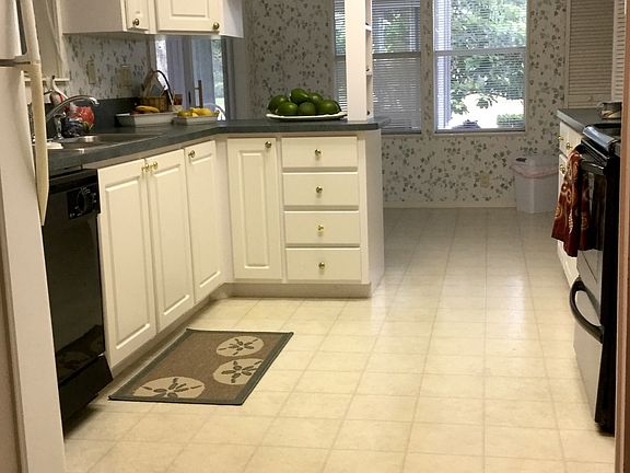 Roomy galley, huge storage