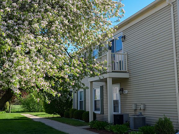 3rd image of 3021 Maplewood Ct #A