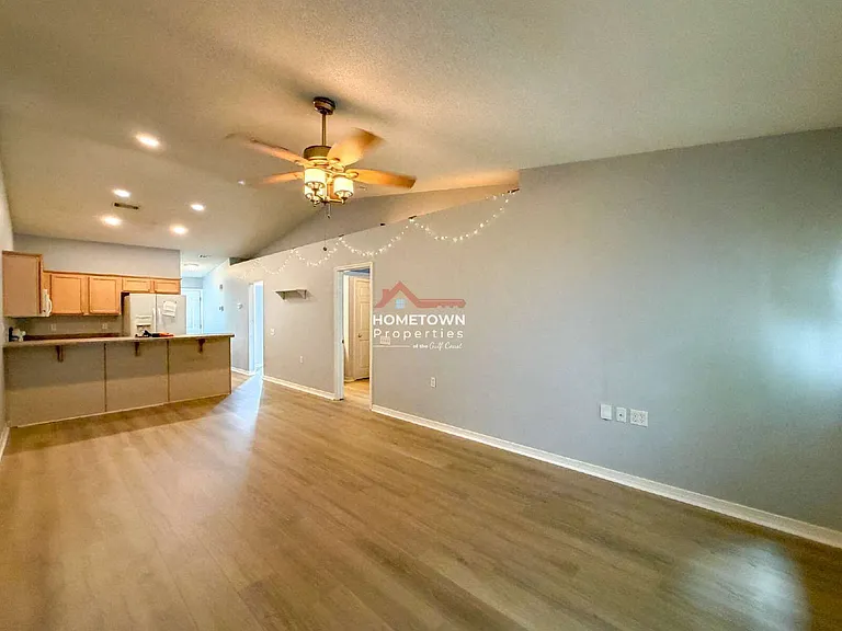 8005 Stonebrook Dr — Photo 8