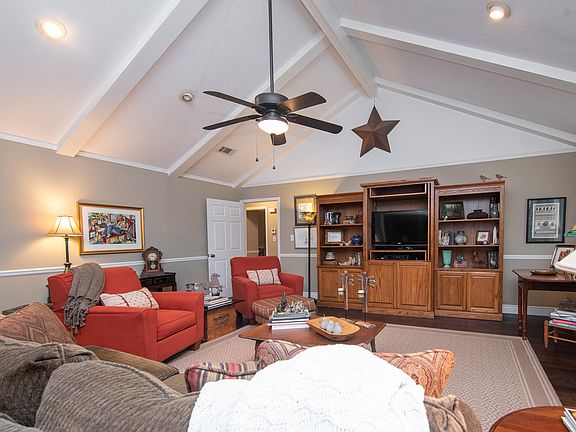 5th image of 109 Comanche Dr