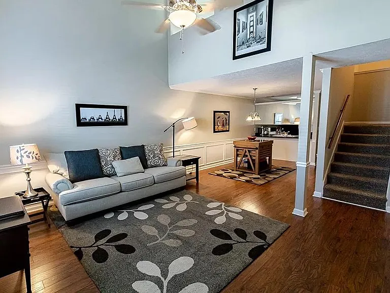 2014 Helmsdale Ln — Photo 2