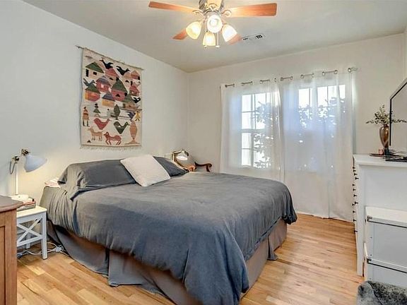 Big bedroom. Able to fit king size bed plus furniture with space to move around