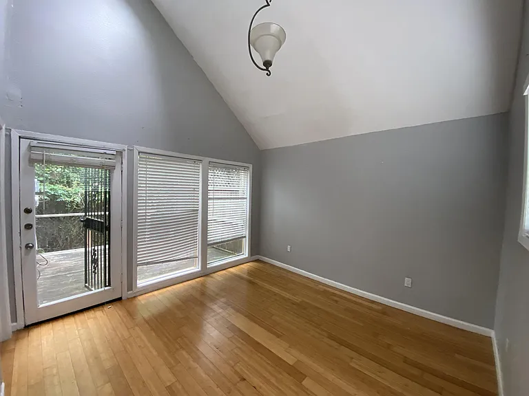 406 Hawthorne St — Photo 9