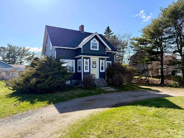 225 Water St, Shelburne, NS B0T 1W0