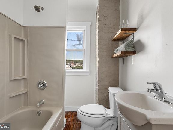 5th image of 335 W 6th St