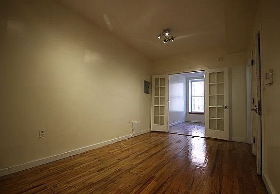 3rd image of 1088 Bedford Ave APT 4