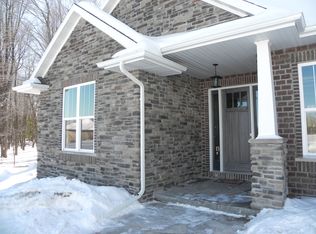 2715 Fenmore Ln, Green Bay, WI 54313