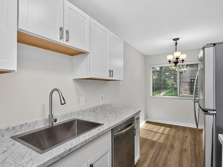 550 Harding Pl #E103 — Photo 14