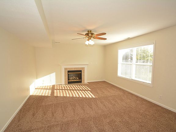 004_Family Room_10232015