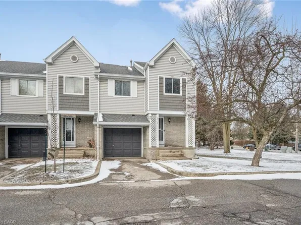 54 Green Valley Dr #1, Kitchener, ON N2P 2A1