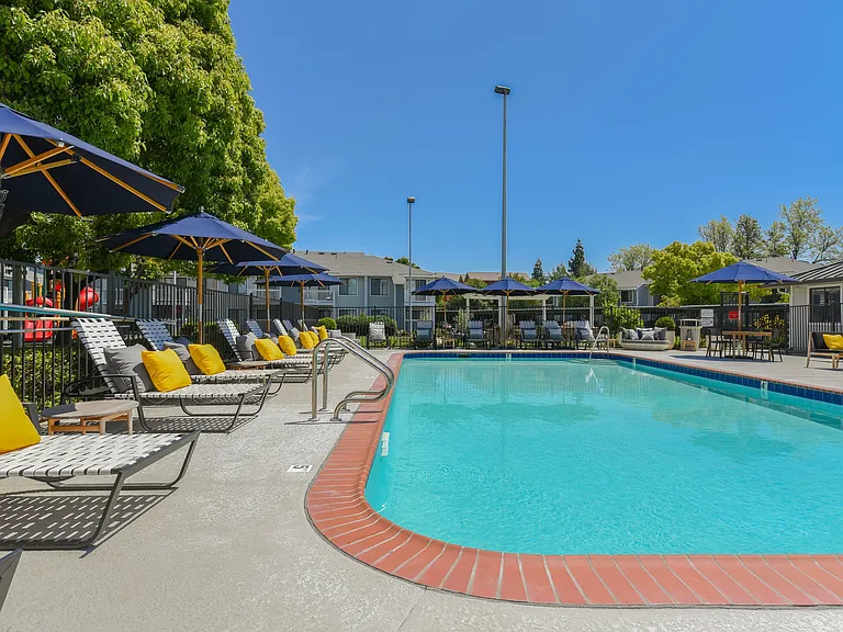 Diamond Hillside — Photo 15