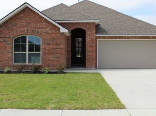 304 Forest Grove Dr, Youngsville, LA 70592