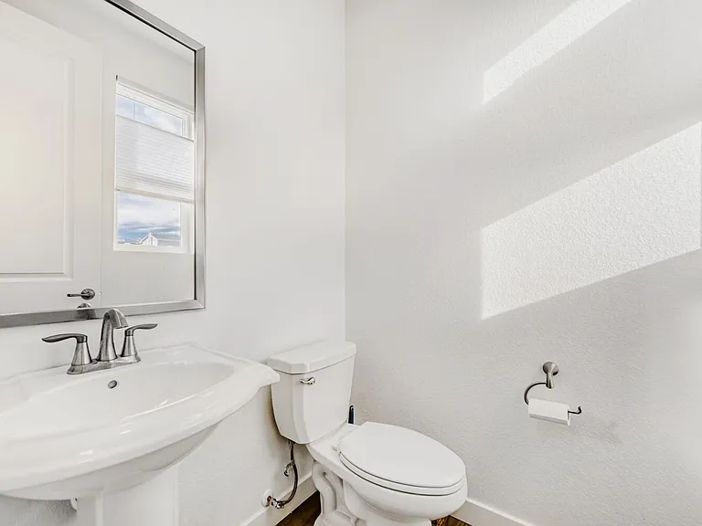 Floor 2, 1/2 Bathroom