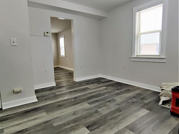 5th image of 218 1/2 N Center St