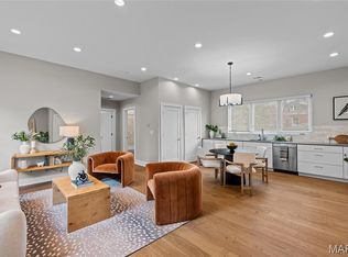 46 Carriage Ln, Saint Louis, MO 63108