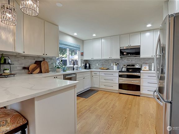 5th image of 10416 Springwood Drive E