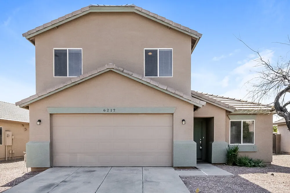 4 bed, 2.5 bath, 1828 sqft, $2,200 — Photo 1