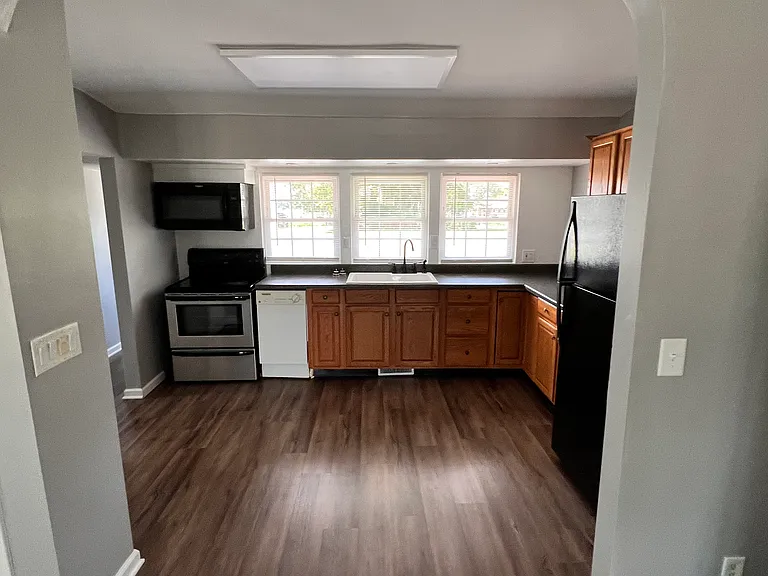 304 West St — Photo 5