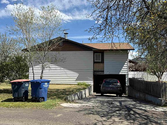 3rd image of 141 Wirsching Ave W