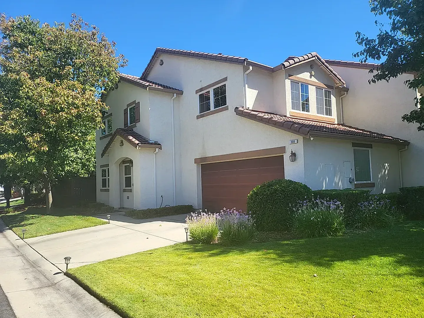 Gated Woodlake Village: West Roseville, 3 Bedroom 3 Bathroom, Gardner Included — Photo 1