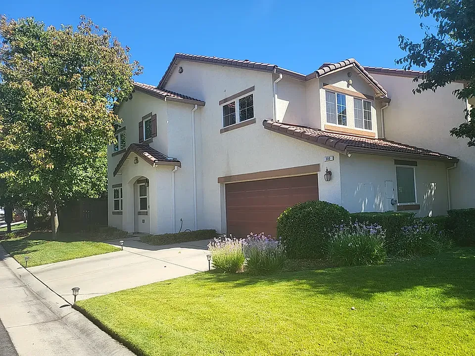 300 Indian Runner Ct
