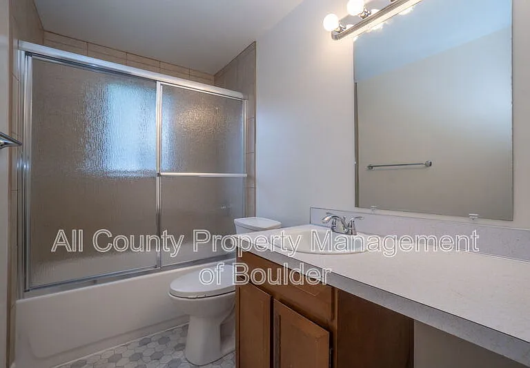1515 Stuart St — Photo 12