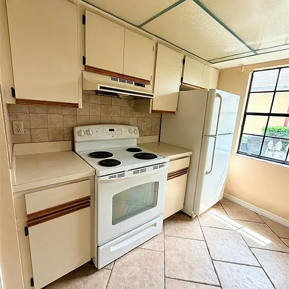 437 Wood Rose Ln — Photo 5