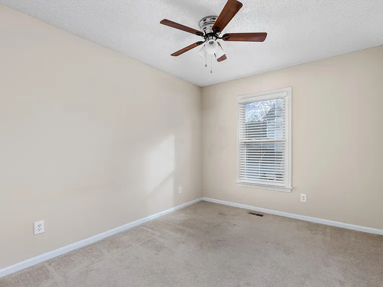527 Pine Tops Ct — Photo 15