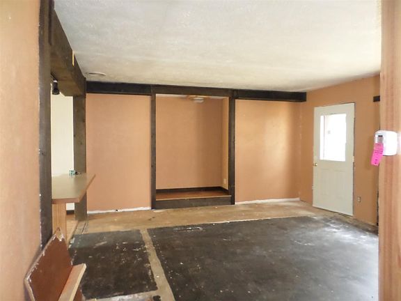 4th image of 60335 Missouri Ave