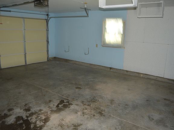 4th image of 857 Skyline Dr