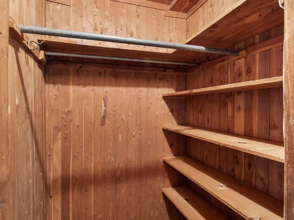 390 Riverside Drive image 7 of 13