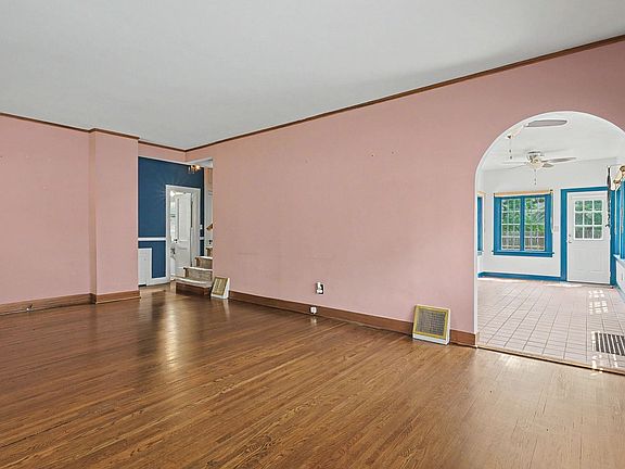 2nd image of 622 N Broadview Ave
