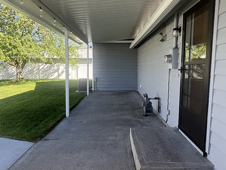 6103 N Stevens St — Photo 10