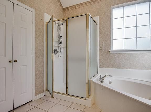 2nd image of 3501 Cottonwood Springs Dr